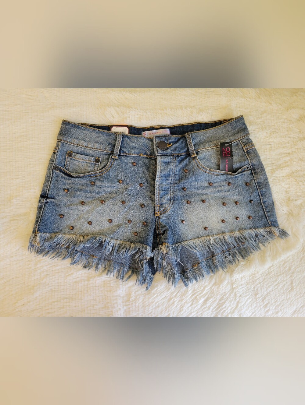 No Boundaries Juniors Size 7 Studded Denim Shorts NWT